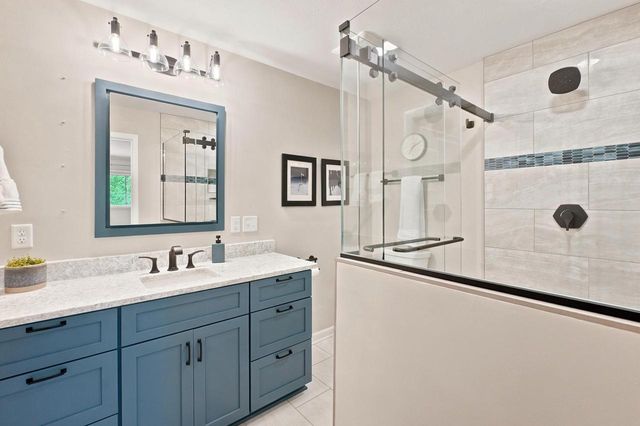 S23W26149 Canterbury LANE, Waukesha, WI 53188