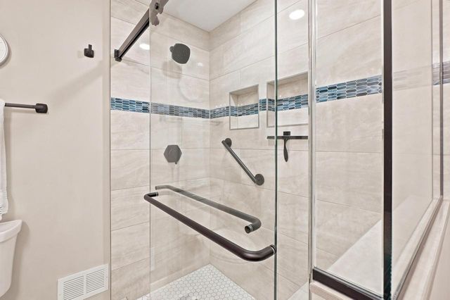S23W26149 Canterbury LANE, Waukesha, WI 53188