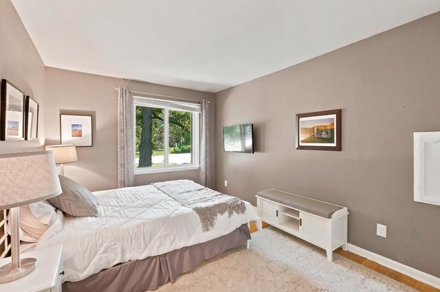 S23W26149 Canterbury LANE, Waukesha, WI 53188