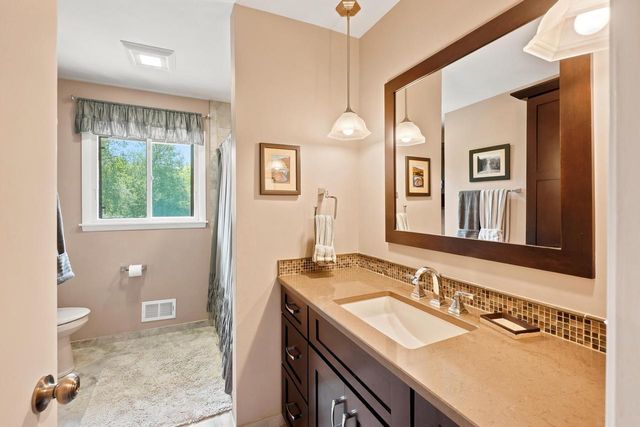 S23W26149 Canterbury LANE, Waukesha, WI 53188