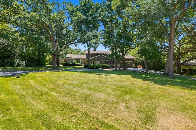 S23W26149 Canterbury LANE, Waukesha, WI 53188