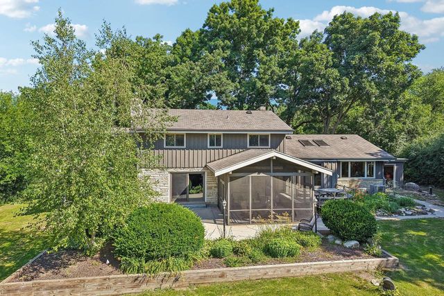 S23W26149 Canterbury LANE, Waukesha, WI 53188