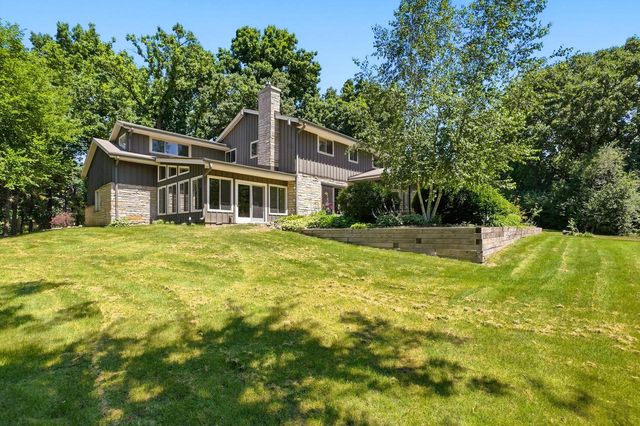 S23W26149 Canterbury LANE, Waukesha, WI 53188