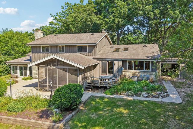 S23W26149 Canterbury LANE, Waukesha, WI 53188