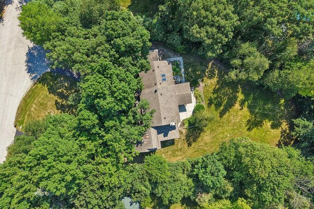 S23W26149 Canterbury LANE, Waukesha, WI 53188