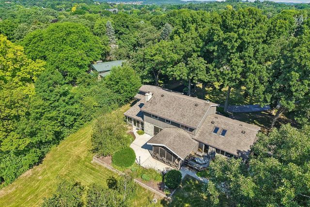 S23W26149 Canterbury LANE, Waukesha, WI 53188