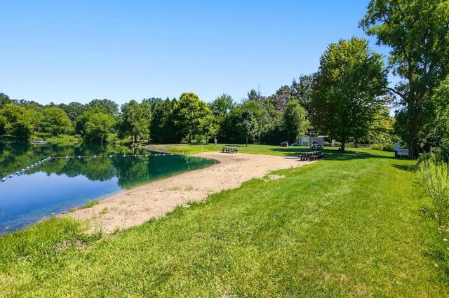 S23W26149 Canterbury LANE, Waukesha, WI 53188