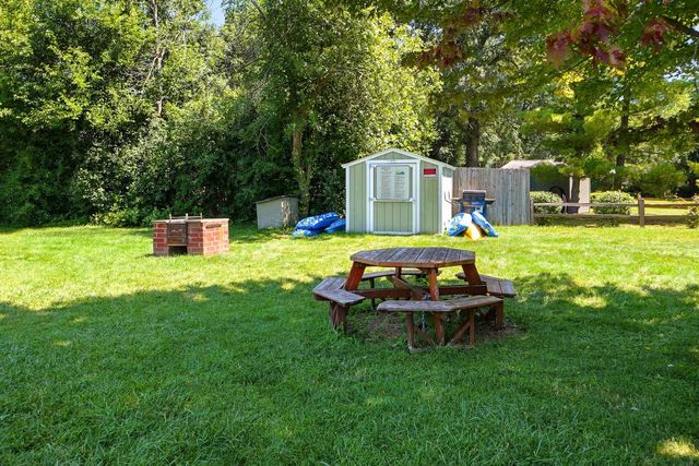 S23W26149 Canterbury LANE, Waukesha, WI 53188