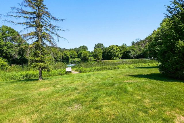 S23W26149 Canterbury LANE, Waukesha, WI 53188