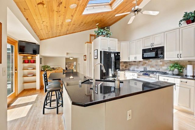 S23W26149 Canterbury LANE, Waukesha, WI 53188