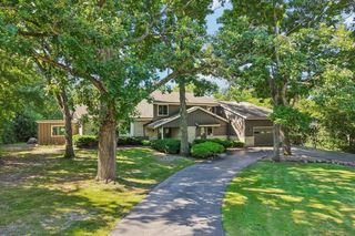 S23W26149 Canterbury LANE, Waukesha, WI 53188