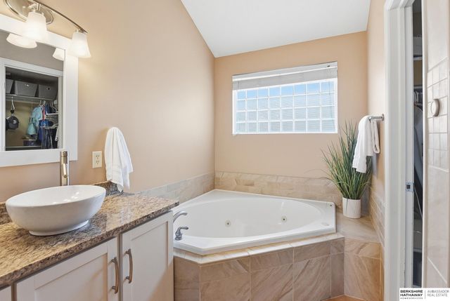 6734 S 163rd Street, Omaha, NE 68135