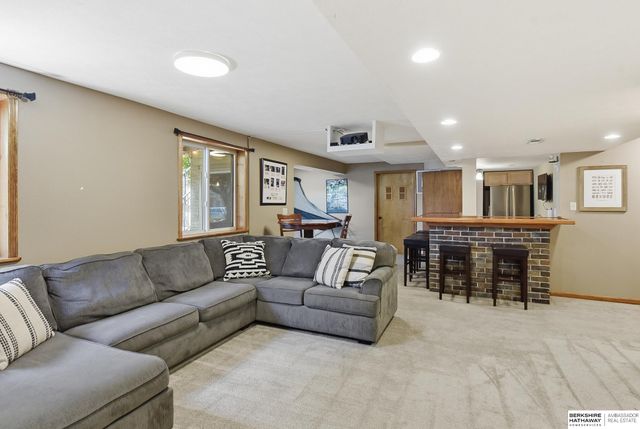6734 S 163rd Street, Omaha, NE 68135