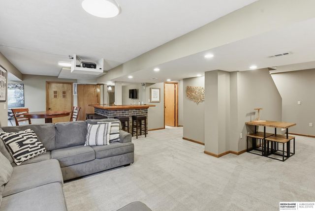 6734 S 163rd Street, Omaha, NE 68135