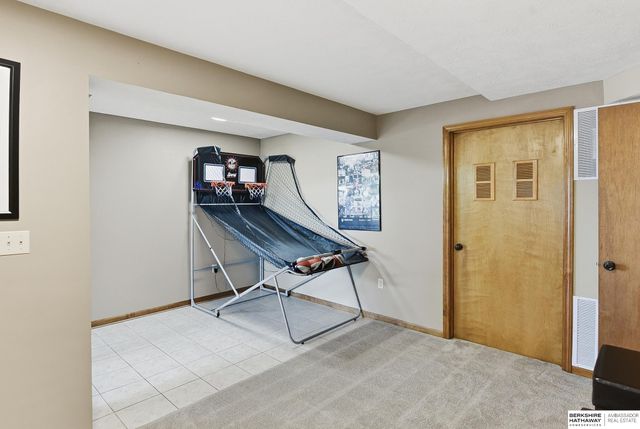 6734 S 163rd Street, Omaha, NE 68135