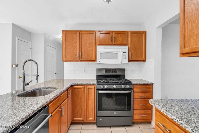 1617 Berkeley Avenue, Beachwood, NJ 08722