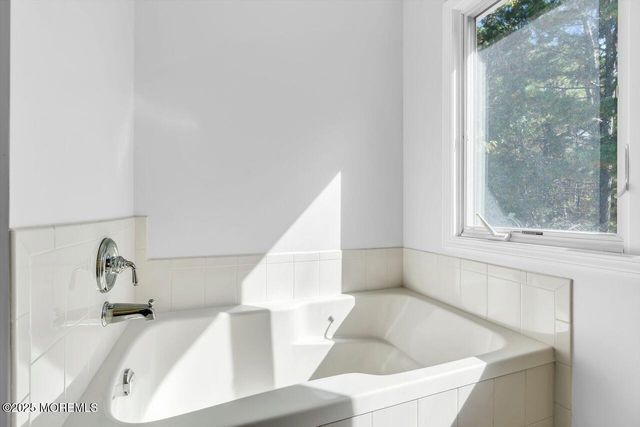 1617 Berkeley Avenue, Beachwood, NJ 08722