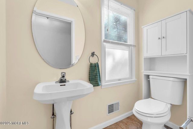 1617 Berkeley Avenue, Beachwood, NJ 08722