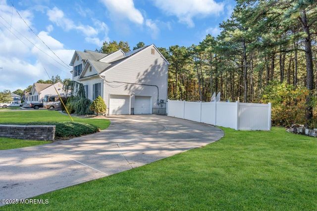 1617 Berkeley Avenue, Beachwood, NJ 08722