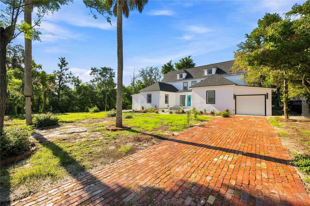 Image 1 of property listing at 401 OLD SCHOOL HOUSE ROAD E, Loughman, FL 33858