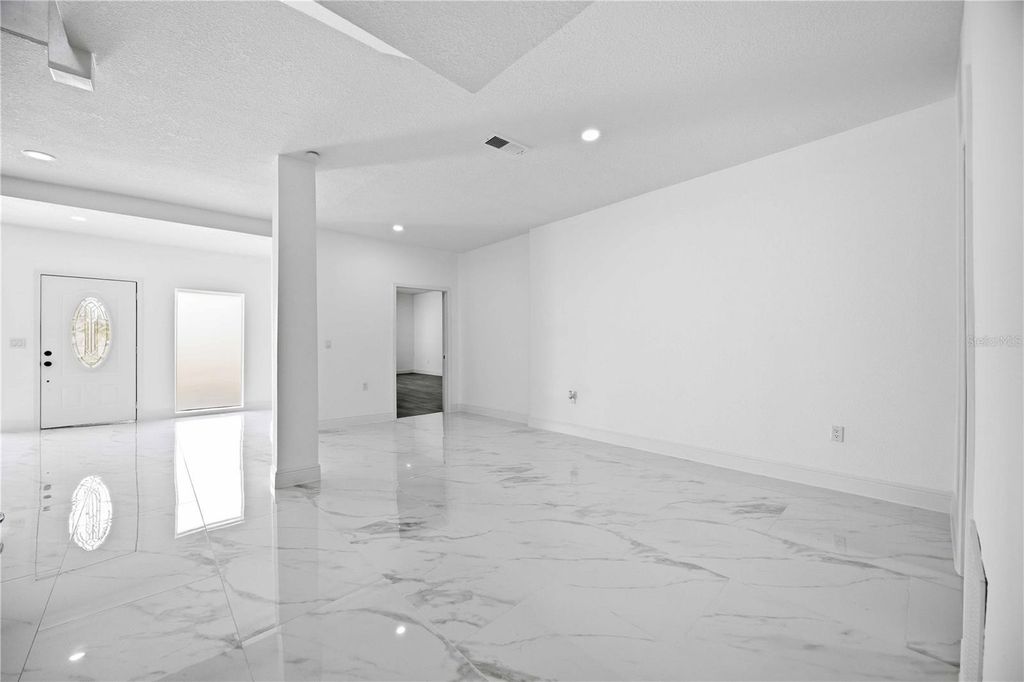 Image 12 of property listing at 401 OLD SCHOOL HOUSE ROAD E, Loughman, FL 33858