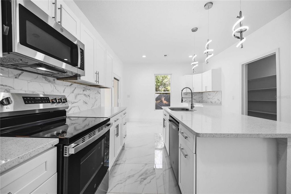 Image 16 of property listing at 401 OLD SCHOOL HOUSE ROAD E, Loughman, FL 33858