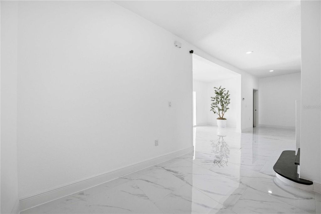 Image 19 of property listing at 401 OLD SCHOOL HOUSE ROAD E, Loughman, FL 33858
