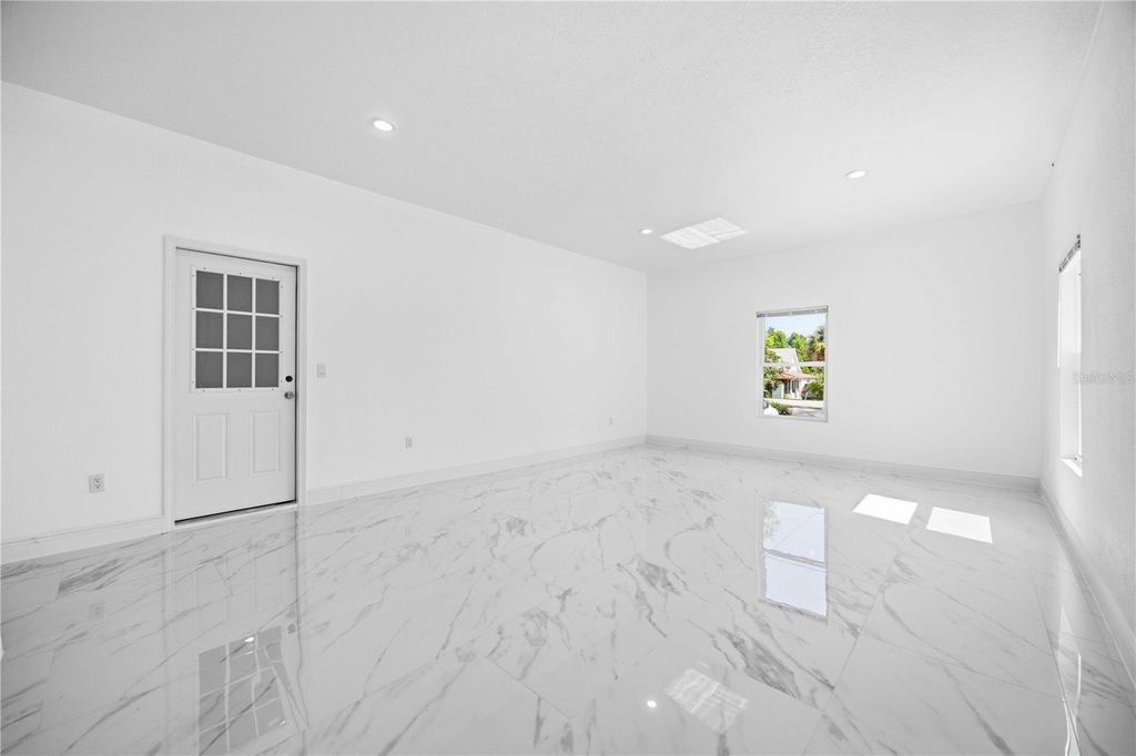 Image 21 of property listing at 401 OLD SCHOOL HOUSE ROAD E, Loughman, FL 33858