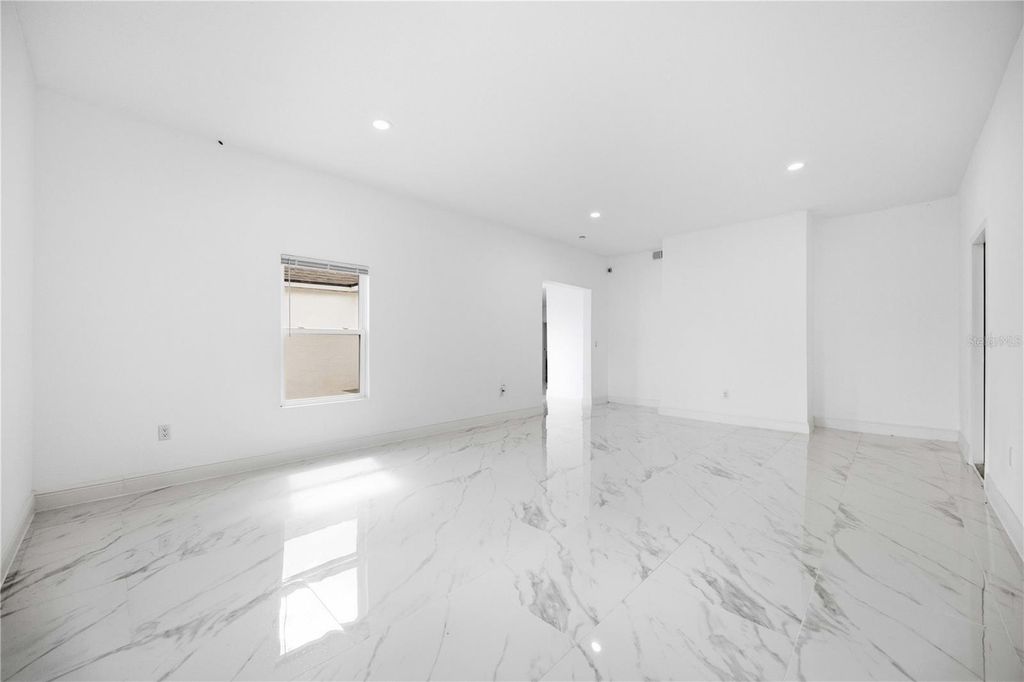 Image 23 of property listing at 401 OLD SCHOOL HOUSE ROAD E, Loughman, FL 33858