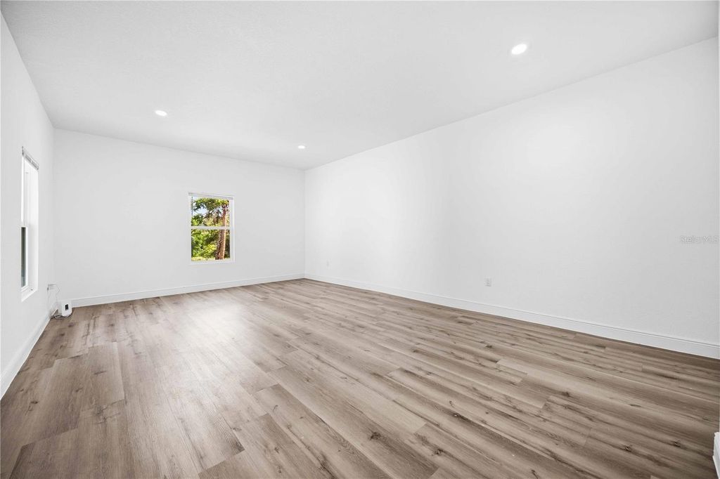Image 24 of property listing at 401 OLD SCHOOL HOUSE ROAD E, Loughman, FL 33858