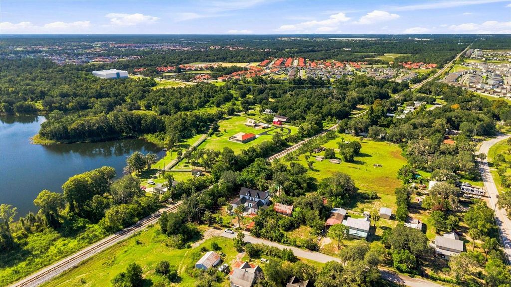 Image 55 of property listing at 401 OLD SCHOOL HOUSE ROAD E, Loughman, FL 33858
