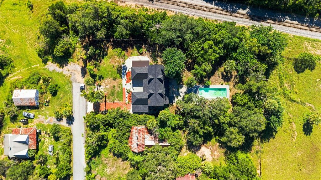 Image 57 of property listing at 401 OLD SCHOOL HOUSE ROAD E, Loughman, FL 33858