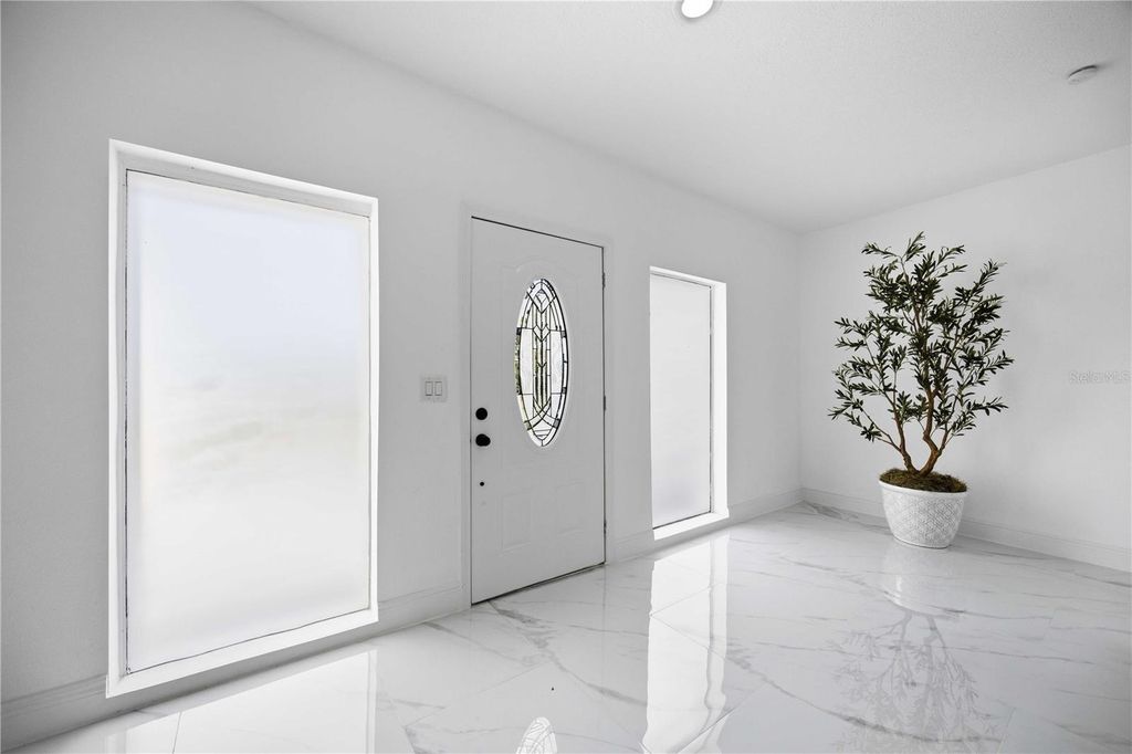 Image 7 of property listing at 401 OLD SCHOOL HOUSE ROAD E, Loughman, FL 33858