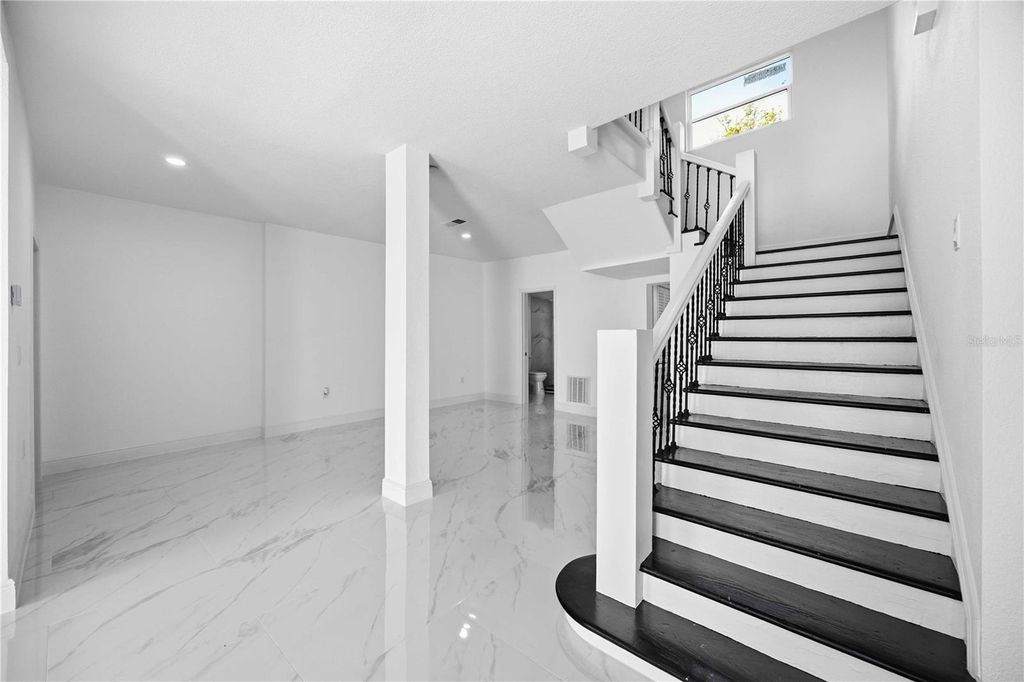 Image 9 of property listing at 401 OLD SCHOOL HOUSE ROAD E, Loughman, FL 33858