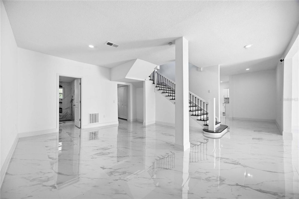 Image 10 of property listing at 401 OLD SCHOOL HOUSE ROAD E, Loughman, FL 33858