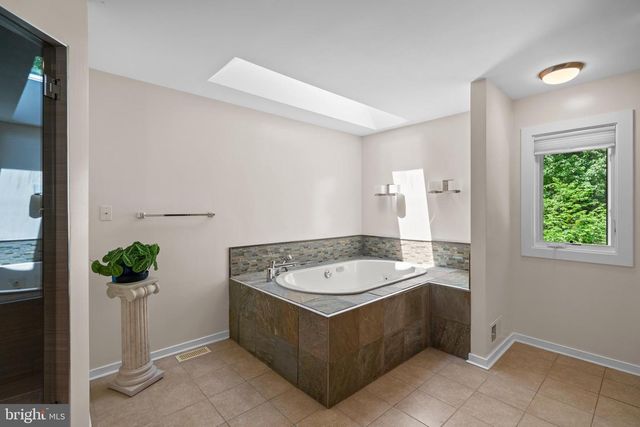 6825 CAPRI PL, Bethesda, MD 20817