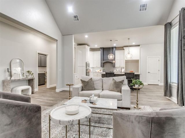 1124 Colonial Avenue, Tuttle, OK 73089