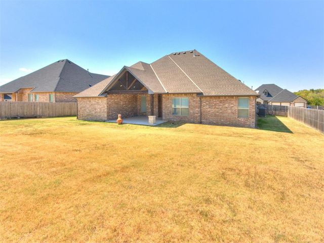 1124 Colonial Avenue, Tuttle, OK 73089