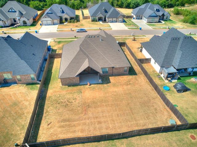 1124 Colonial Avenue, Tuttle, OK 73089