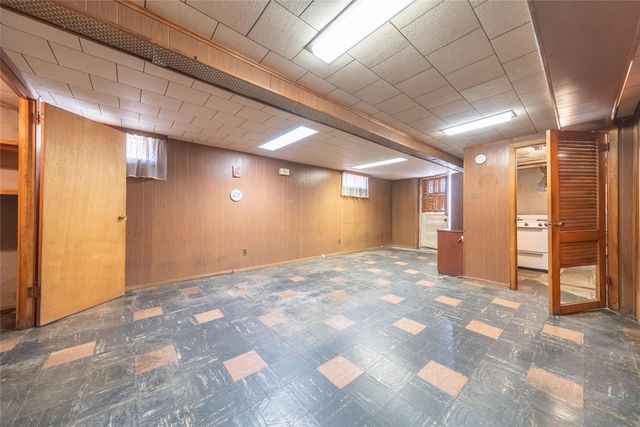 24-10 154th Street, Whitestone, NY 11357