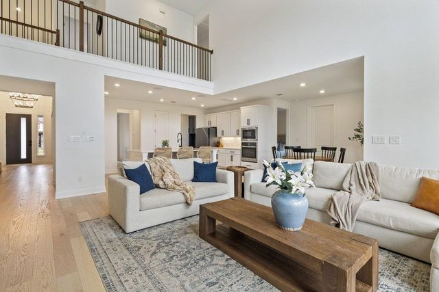 365 Pear Tree LN, Austin, TX 78737