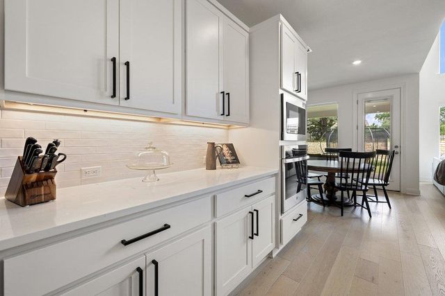 365 Pear Tree LN, Austin, TX 78737