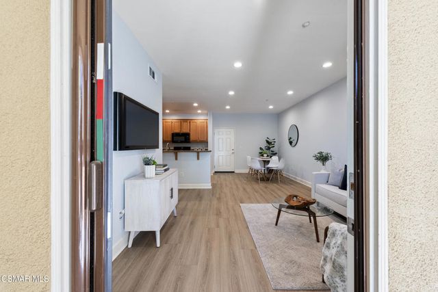 291 Riverdale Court 106, Camarillo, CA 93012