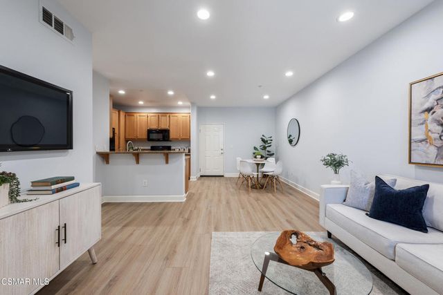 291 Riverdale Court 106, Camarillo, CA 93012