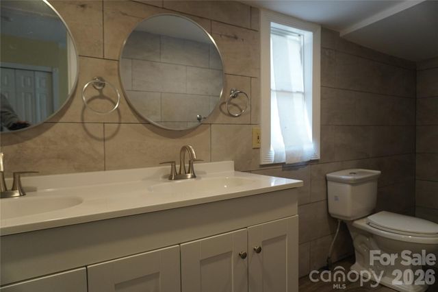 415 E Georgia Avenue, Bessemer City, NC 28016