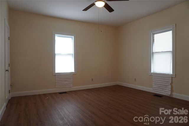 415 E Georgia Avenue, Bessemer City, NC 28016