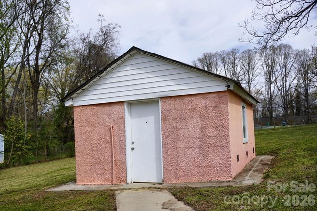 415 E Georgia Avenue, Bessemer City, NC 28016