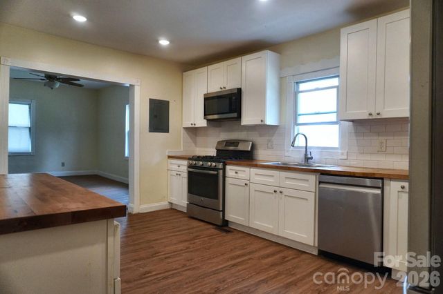 415 E Georgia Avenue, Bessemer City, NC 28016