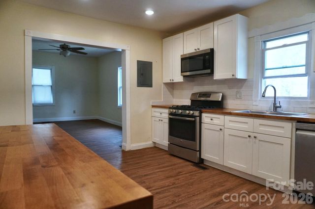 415 E Georgia Avenue, Bessemer City, NC 28016