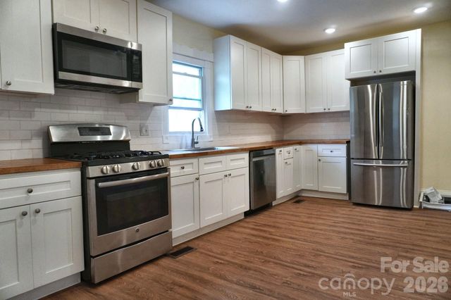 415 E Georgia Avenue, Bessemer City, NC 28016